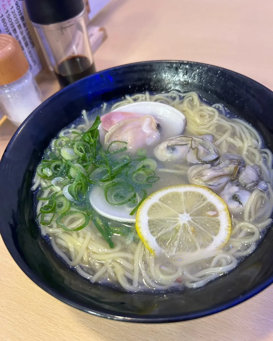 久しぶりにラーメンを作りたくなって冬の味覚を詰め込んだ貝の旨...