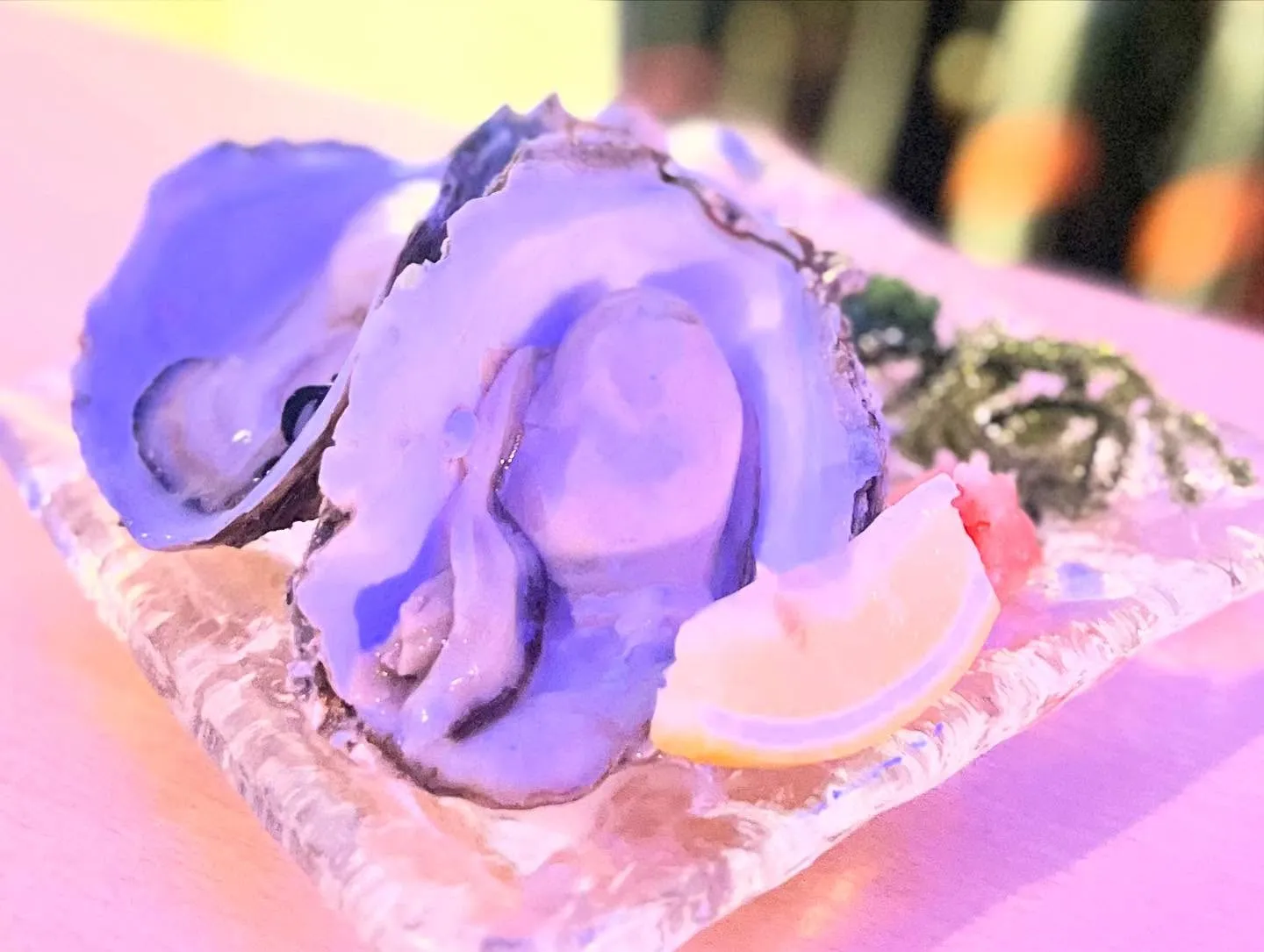 夏が旬の岩牡蠣を贅沢に使用し、特製のポン酢でさっぱりと仕上げ...