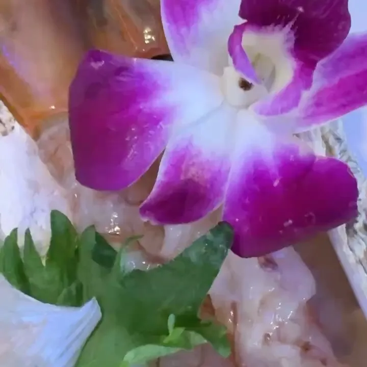 名物　約1000円のお造り盛り合わせ