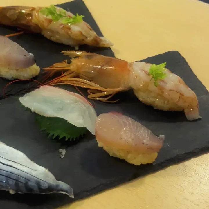 その日のいい食材だけを使った飲み放題付きのお任せコースは55...